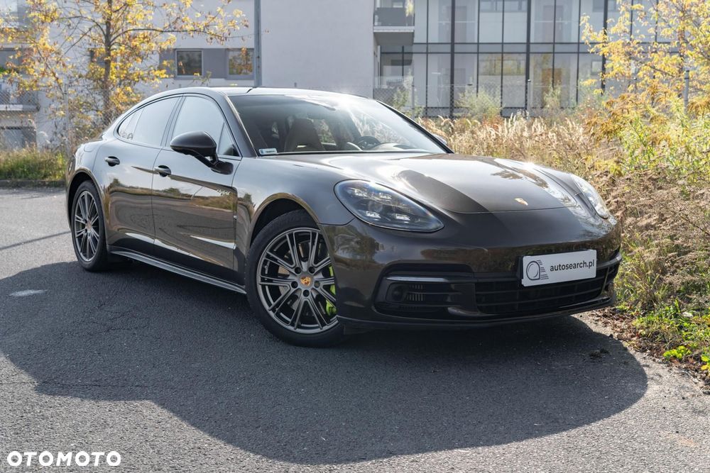 Porsche Panamera 4 E-Hybrid - 4