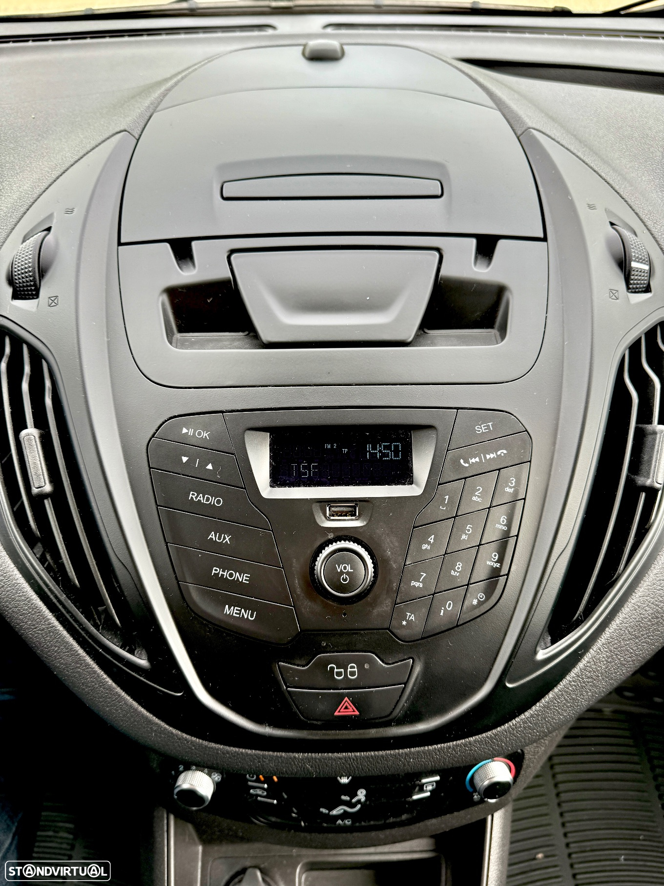 Ford Transit Courier - 11