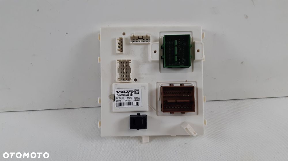 VOLVO XC40 SKRZYNKA BEZPIECZNIKÓW 31453185