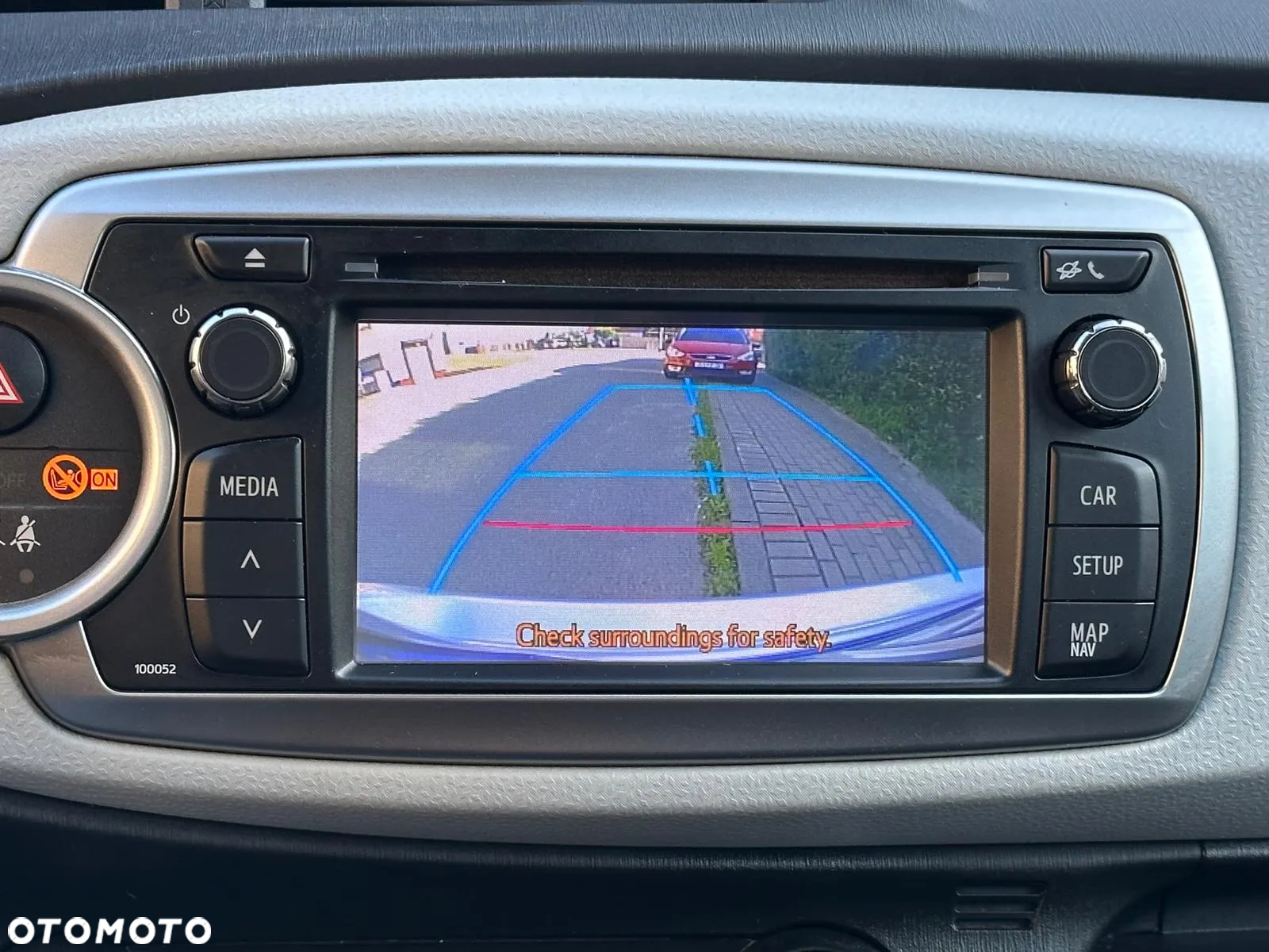 Toyota Yaris Hybrid 100 Business Edition - 9