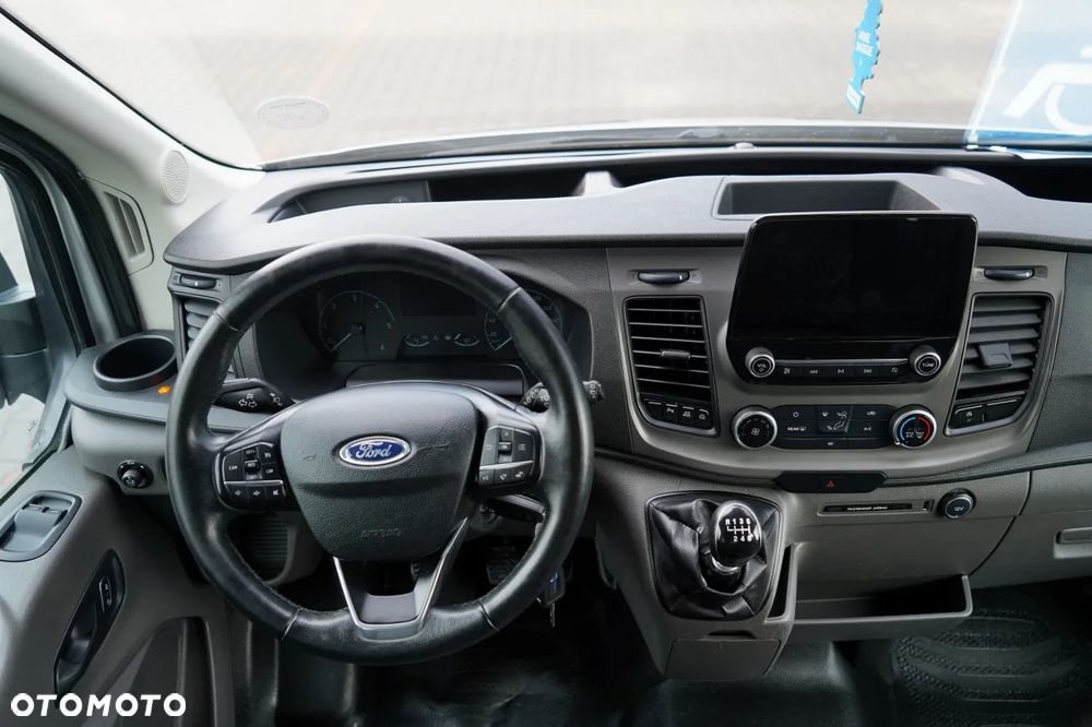 Ford TRANSIT / 6 miejsc / BRYGADÓWAKA  + Najazd na wózek / Dla osób niepełnosprawnych / 2021 / PO KONTRAKCIE SERWISOWYM - 24