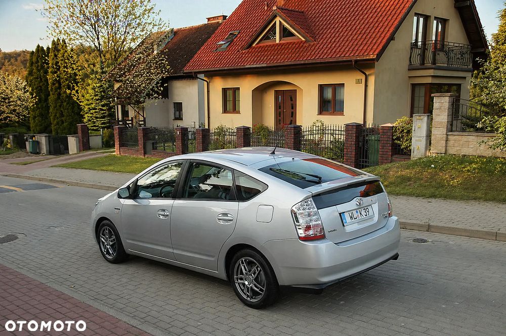 Toyota Prius 1.5 VVT-i Prestige - 4