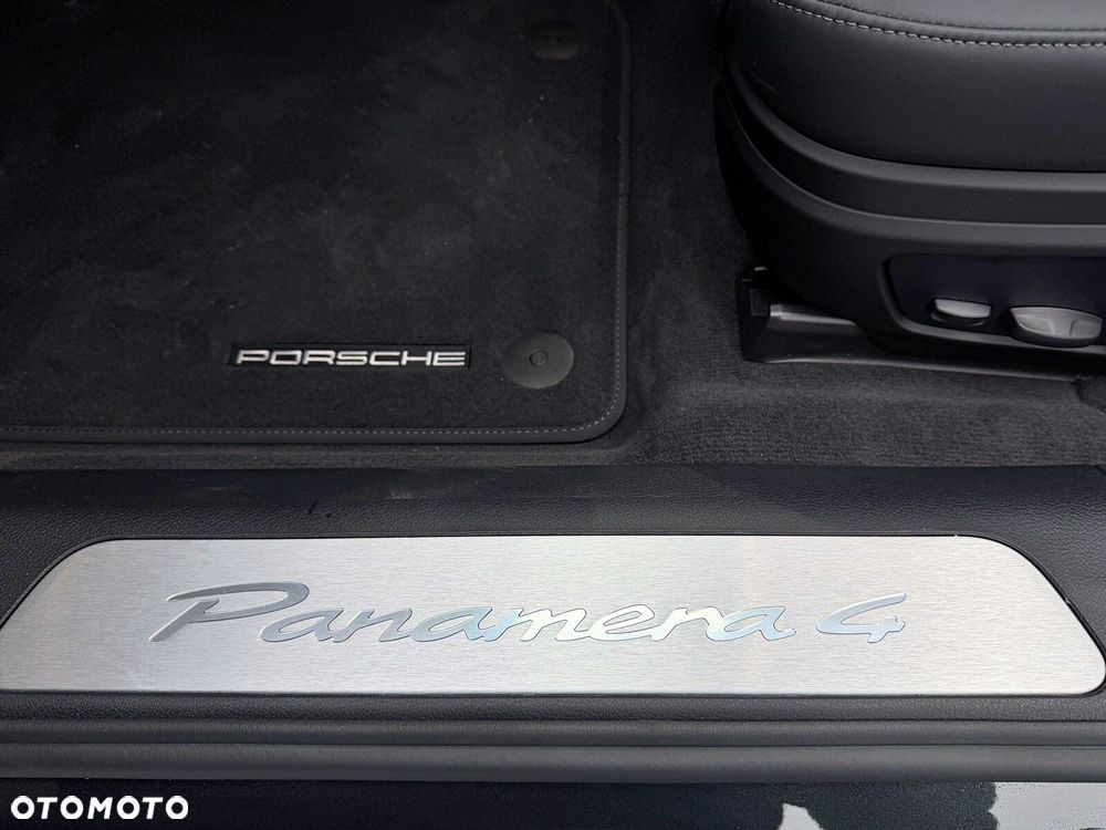 Porsche Panamera - 16