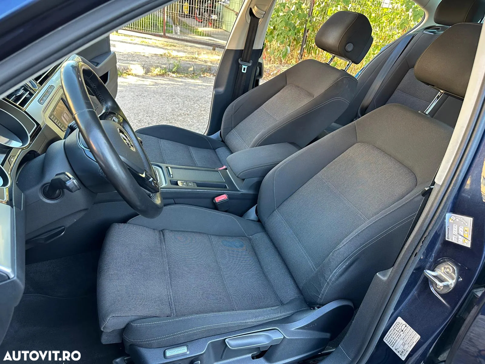 Volkswagen Passat - 11