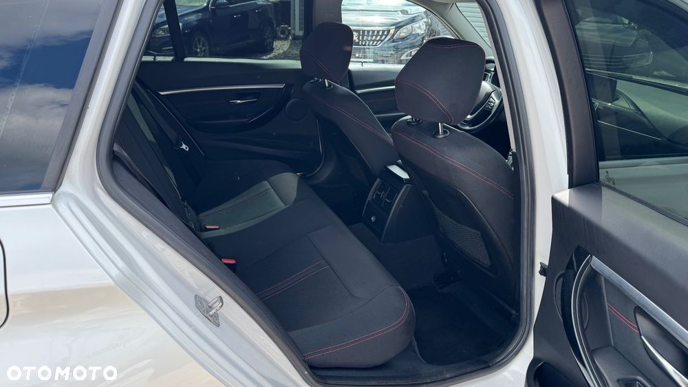 BMW Seria 3 320d Sport Line - 29