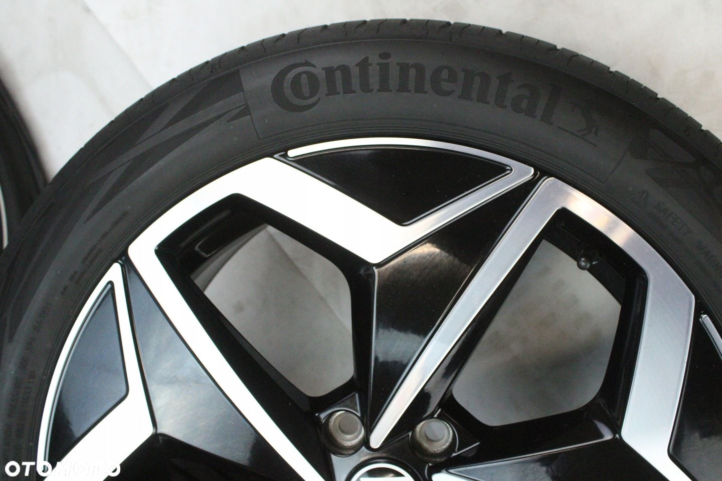 KOŁA FELGI ALUMINIOWE 19" VW ID.3 7,5J ET50 215/50/R19 CONTINENTAL CONTISEA - 3