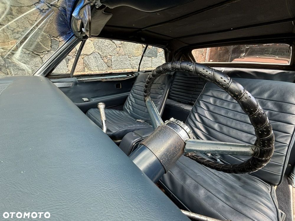 Cadillac Deville - 22