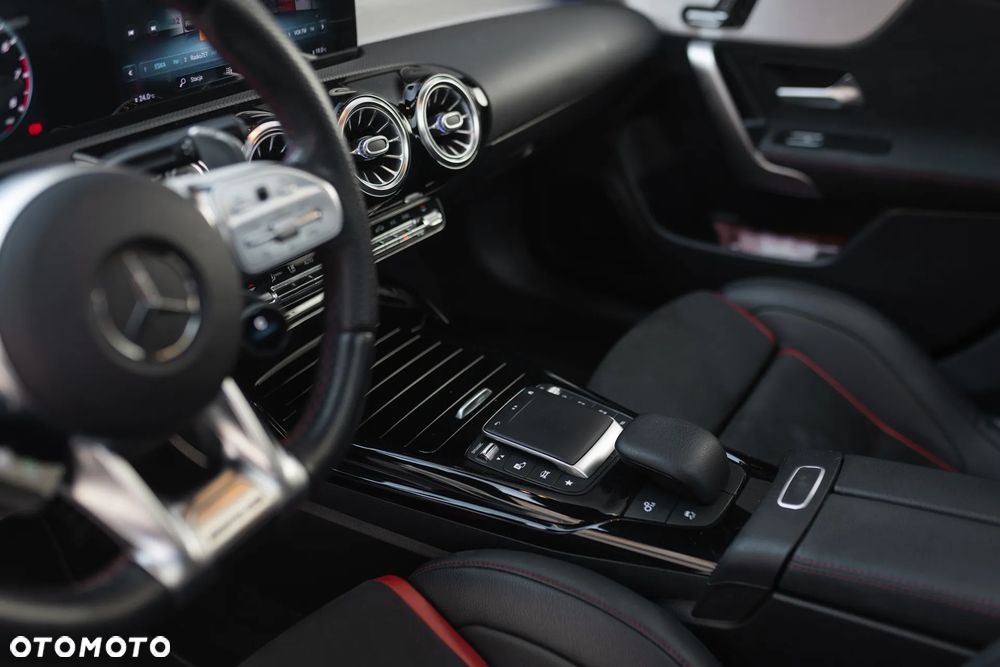 Mercedes-Benz CLA AMG 35 4-Matic 7G-DCT - 20