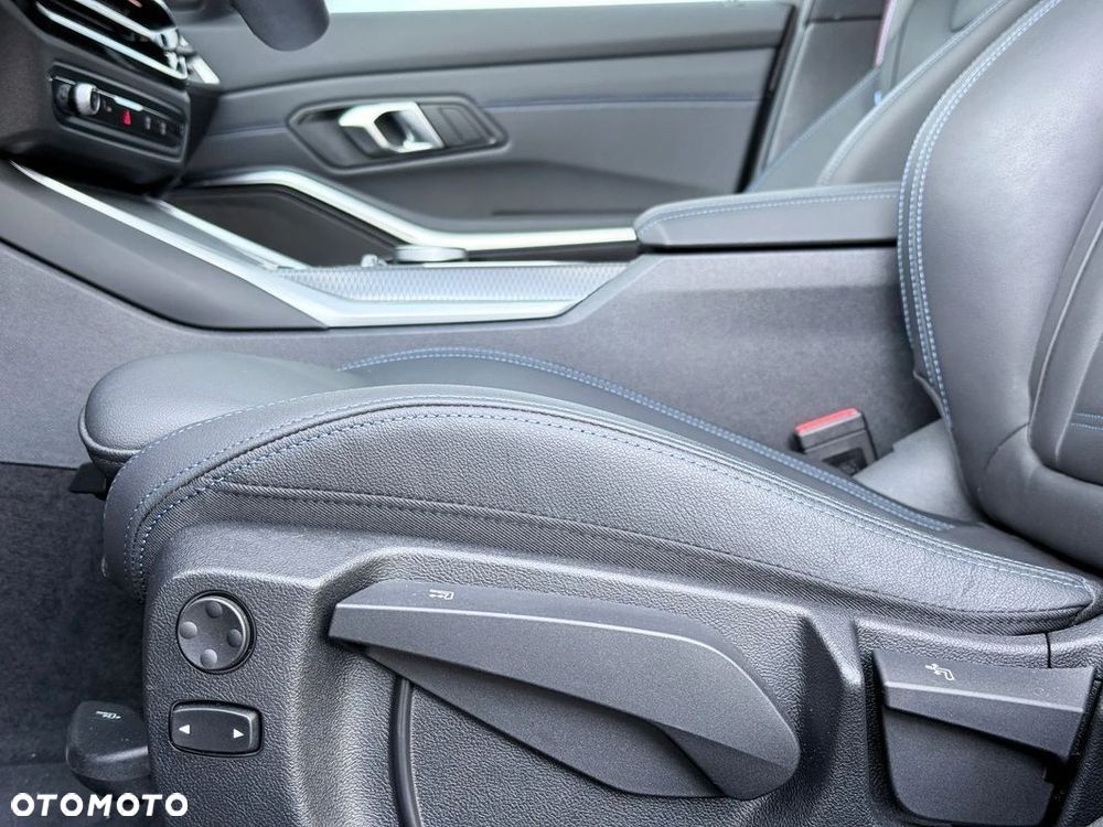 BMW Seria 3 320d xDrive M Sport - 29