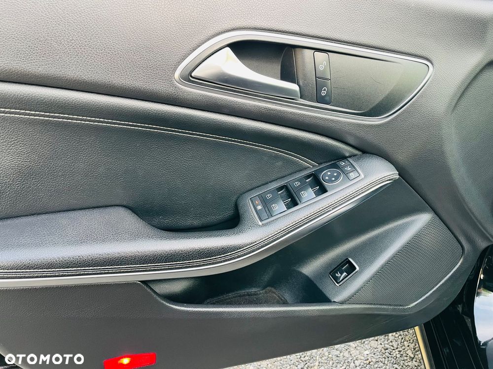 Mercedes-Benz CLA 220 d 7G-DCT Urban - 19