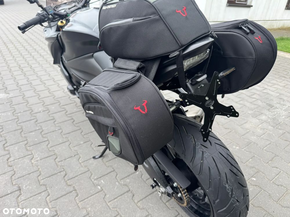 Suzuki GSX 1000 - 16