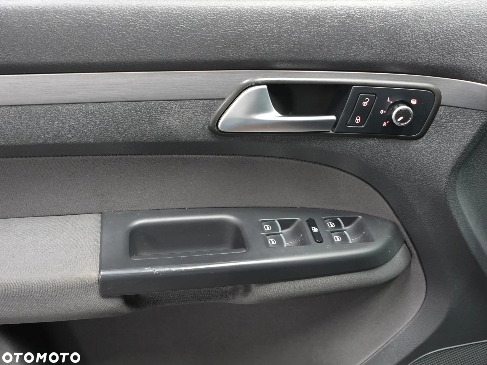 Volkswagen Touran 2.0 TDI DPF Comfortline - 19
