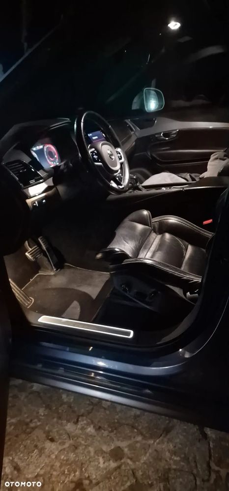 Volvo XC 90 D5 AWD R-Design 7os - 34