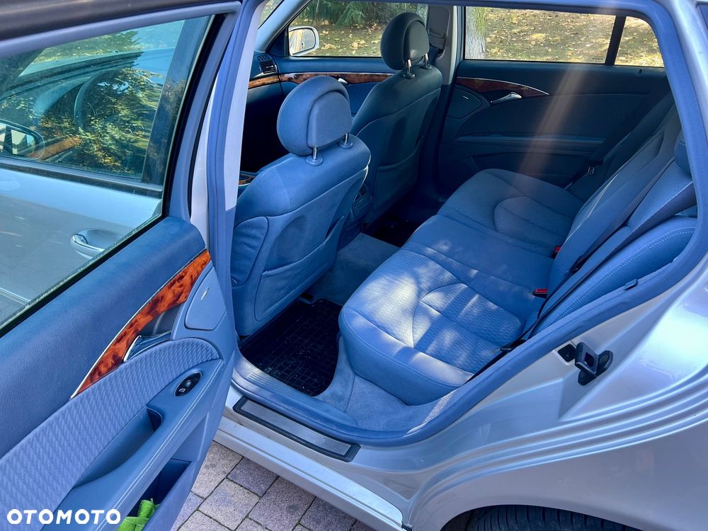 Mercedes-Benz Klasa E 320 4-Matic T Elegance - 9