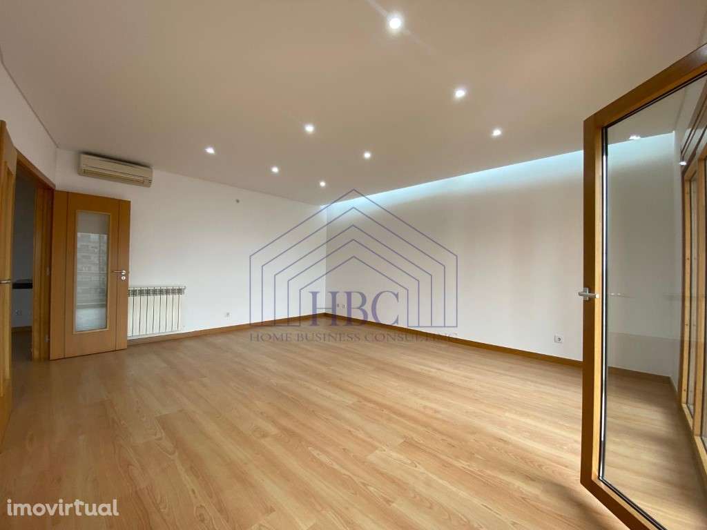 Apartamento T3 nas Colinas do Cruzeiro | 4 Parqueamentos + Arrecadação - Grande imagem: 3/42