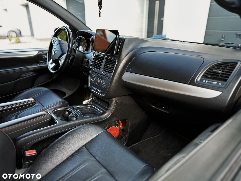 Dodge Caravan - 7
