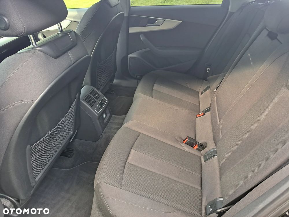 Audi A4 Limousine 1.4 TFSI Sport S tronic - 11