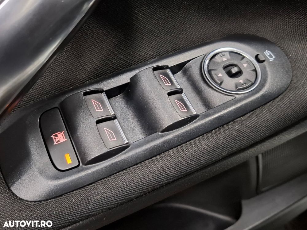 Ford Mondeo 2.0 TDCi Ghia - 12