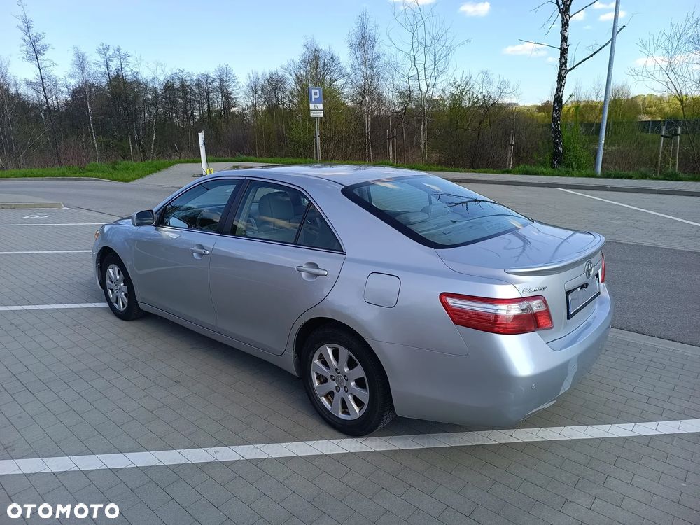 Toyota Camry - 3