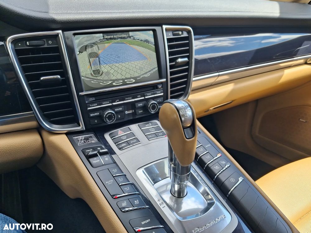 Porsche Panamera - 16