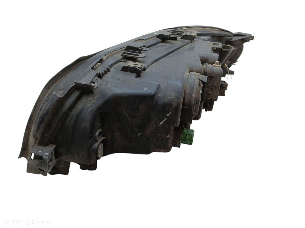 LAMPA REFLEKTOR PRAWY PRZÓD VOLVO XC70 I LIFT S60 I V70 II (04–07) 30698836 - 9