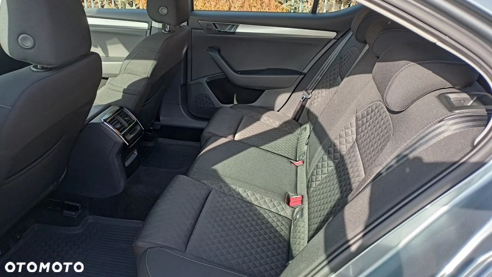 Skoda Superb 2.0 TSI Ambition DSG - 11
