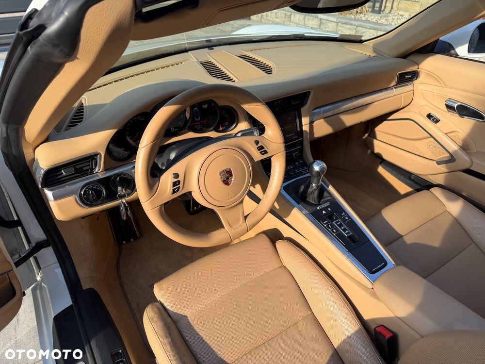 Porsche 911 Carrera S - 23