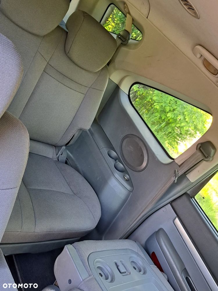 SsangYong/KGM Rodius - 5