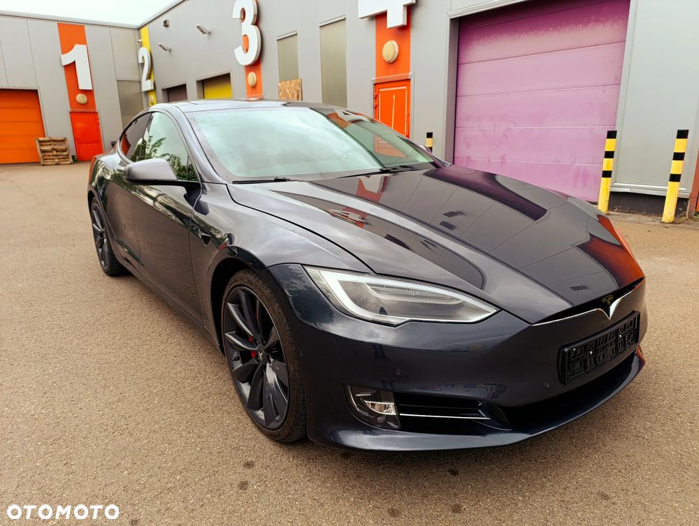 Tesla Model S - 14