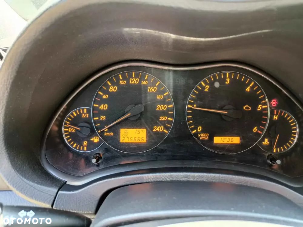 Toyota Avensis 2.0 D-4D Sol - 2