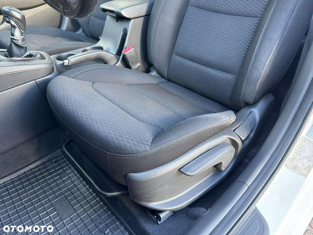 Hyundai Elantra 1.6 Comfort Premiere - 27
