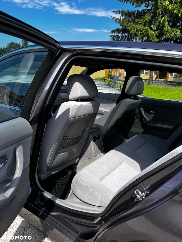 BMW Seria 3 325i xDrive - 38