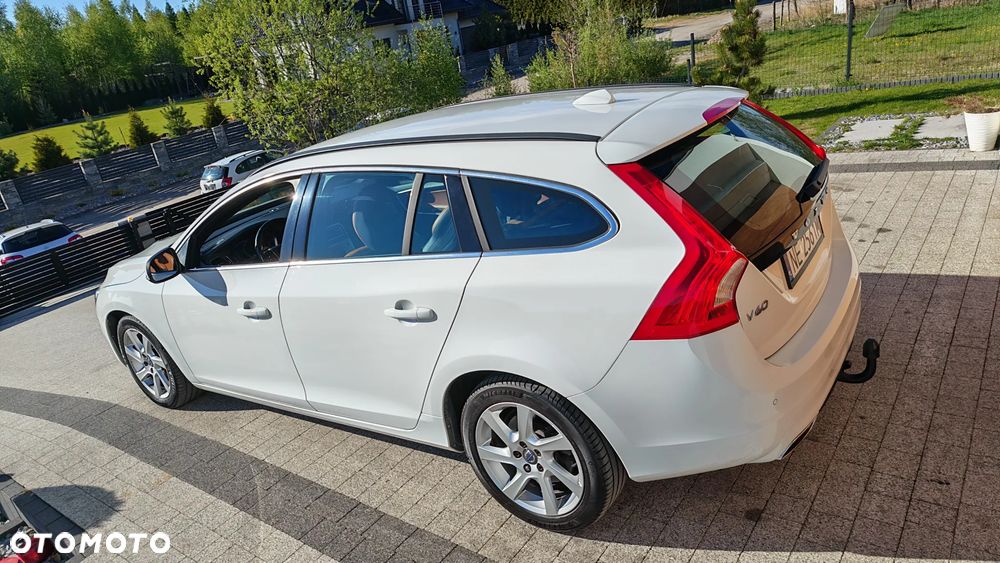 Volvo V60 D4 Geartronic Momentum - 34