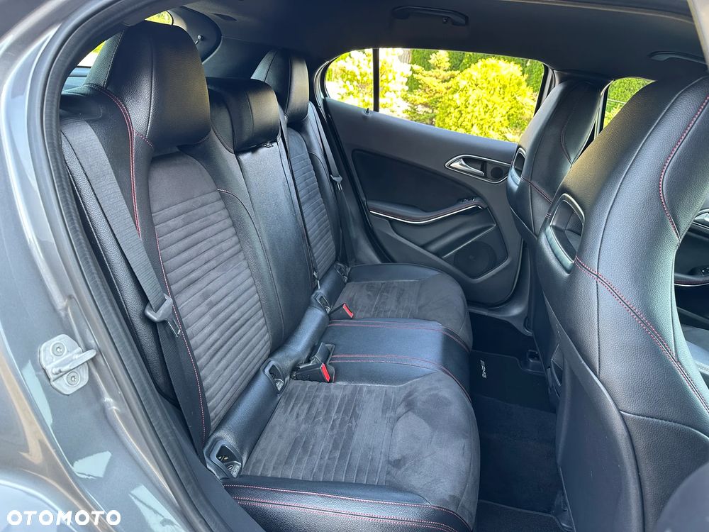 Mercedes-Benz GLA 250 7G-DCT - 32