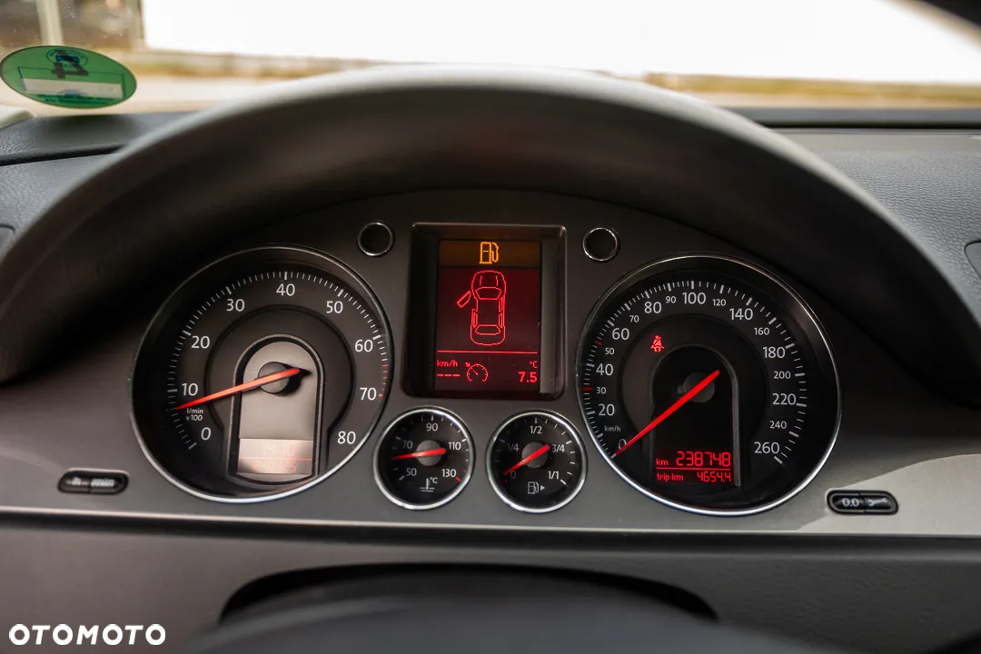 Volkswagen Passat 1.6 Comfortline - 19