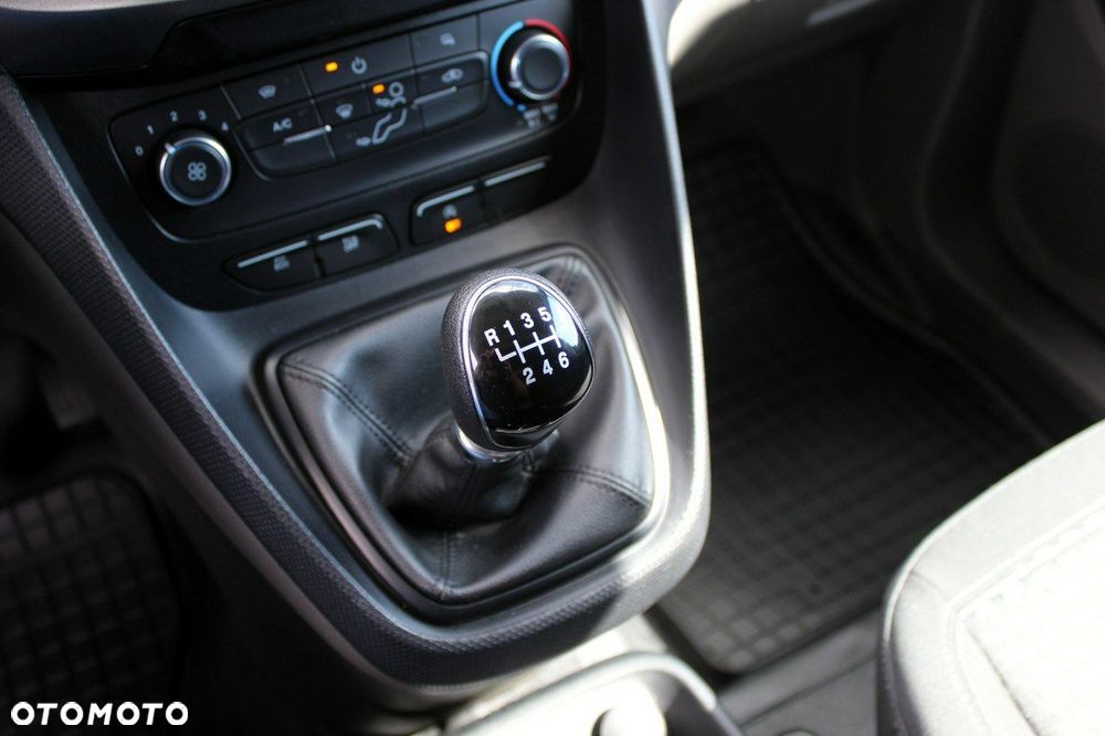 Ford Transit Connect - 17