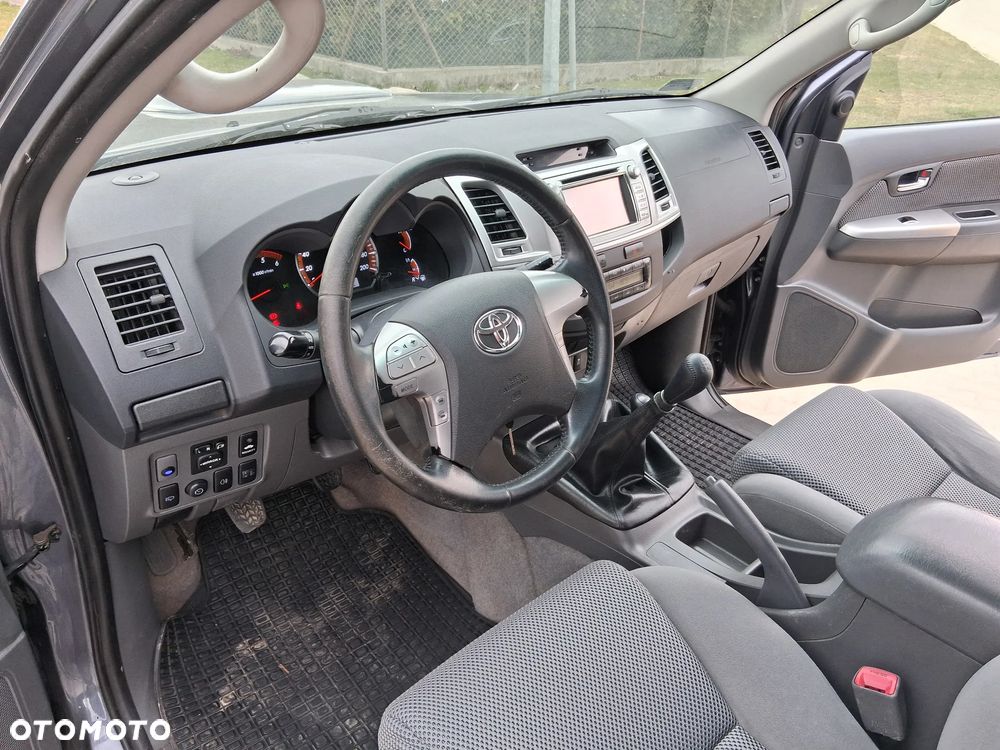 Toyota Hilux 3.0 D-4D SR5 - 7