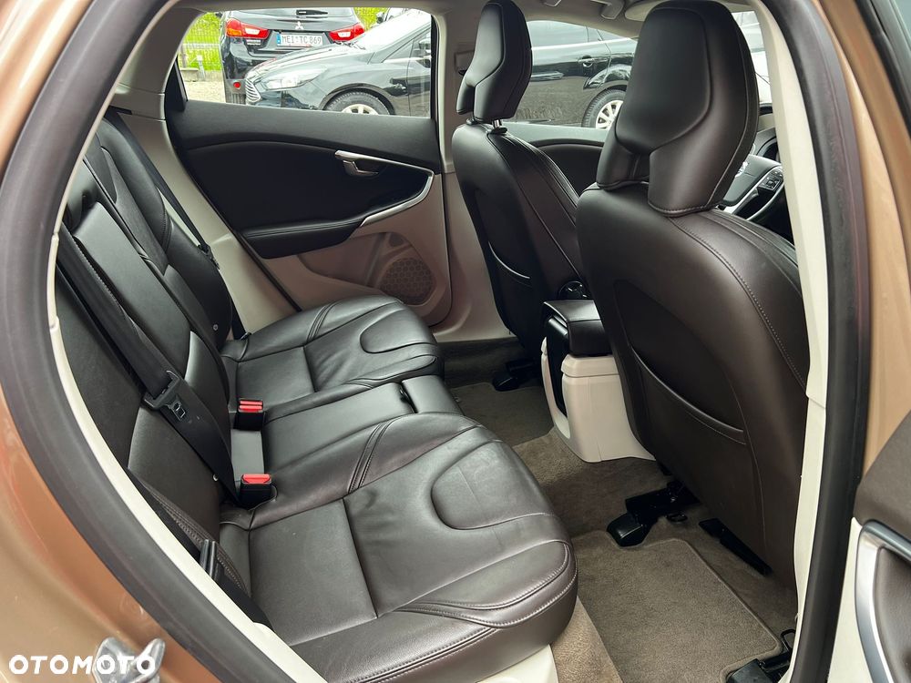 Volvo V40 D2 Summum - 17