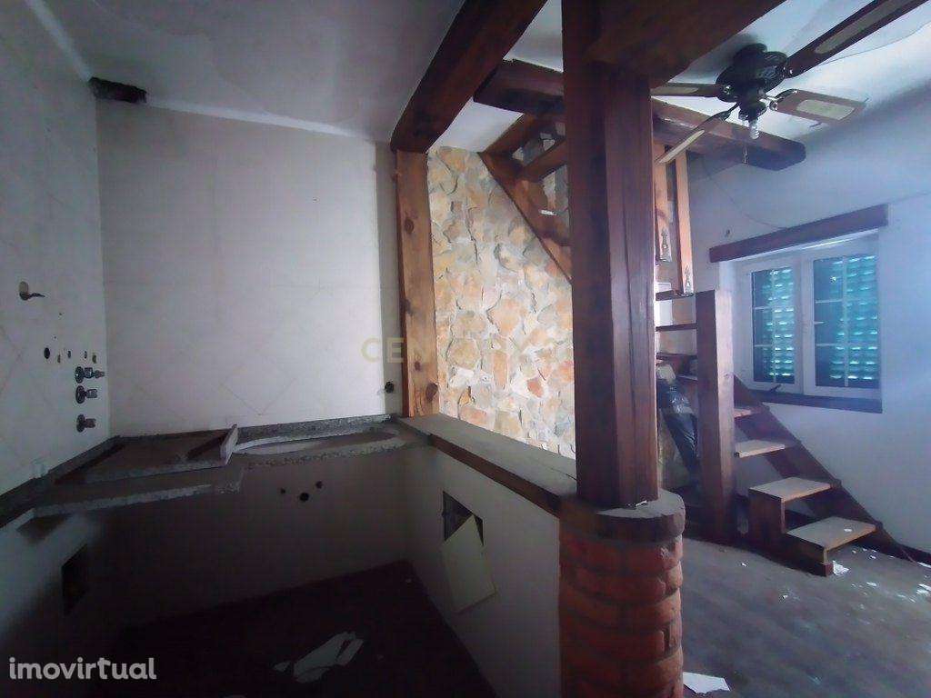 Moradia Térrea com Potencial de Ampliação | Torre da Marinha - Grande imagem: 2/15