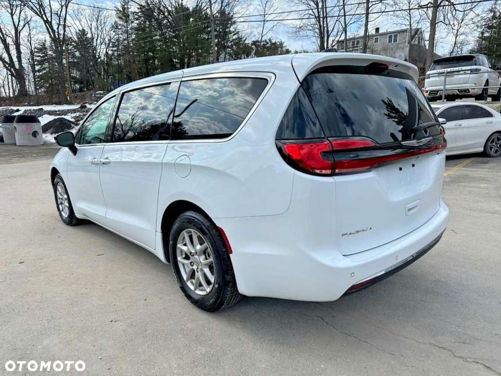Chrysler Pacifica - 2