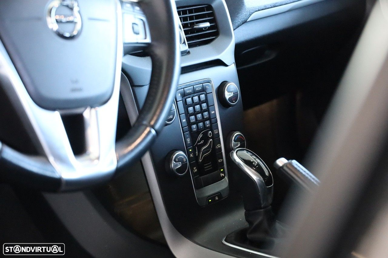 Volvo V40 2.0 D2 Momentum Geartronic - 7