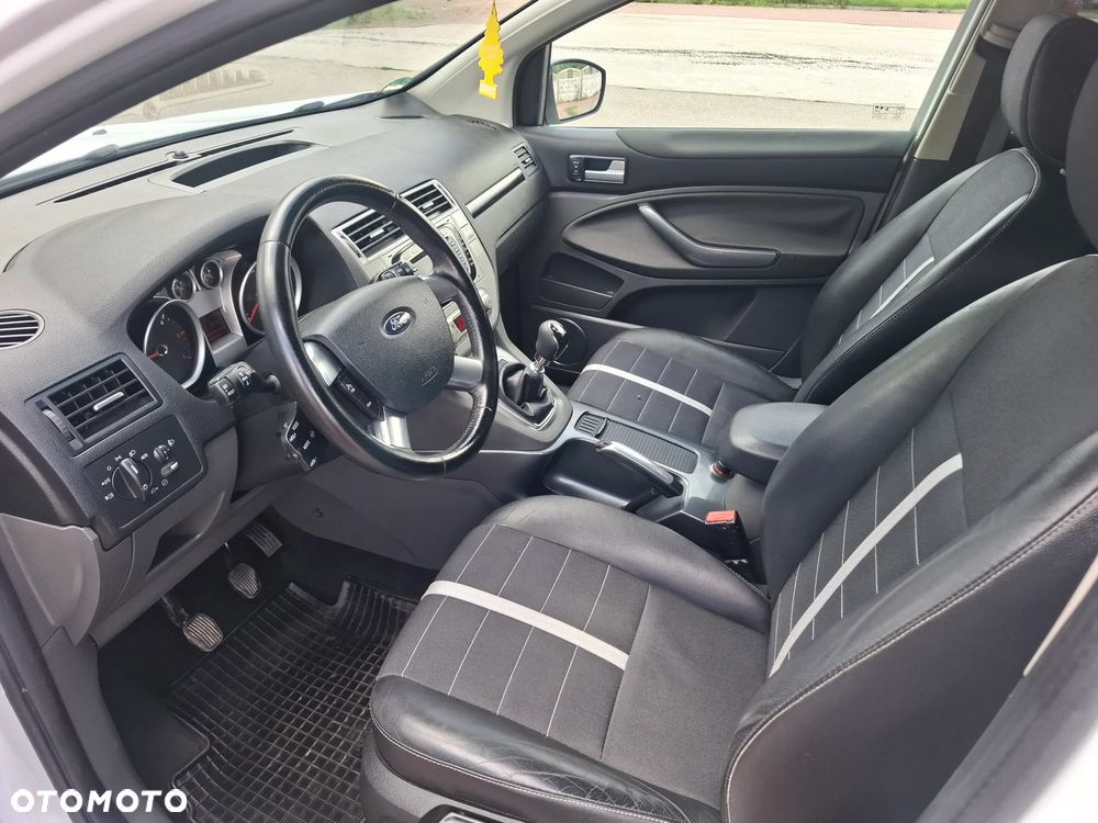 Ford Kuga 2.0 TDCi 2x4 Titanium - 20