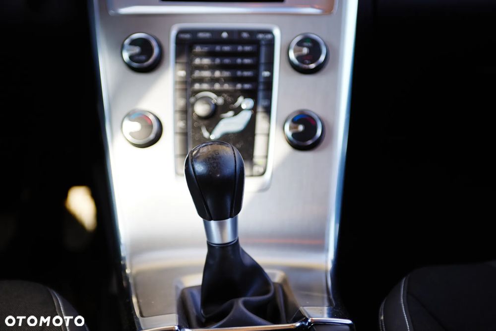 Volvo XC 60 D4 Momentum - 21