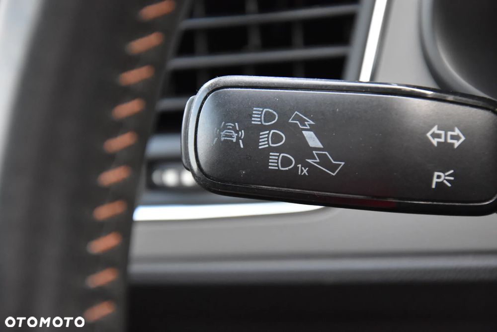 Seat Leon 2.0 TDI DPF Start&Stop DSG XCELLENCE - 36