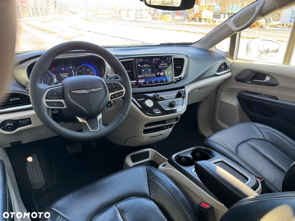 Chrysler Pacifica - 21