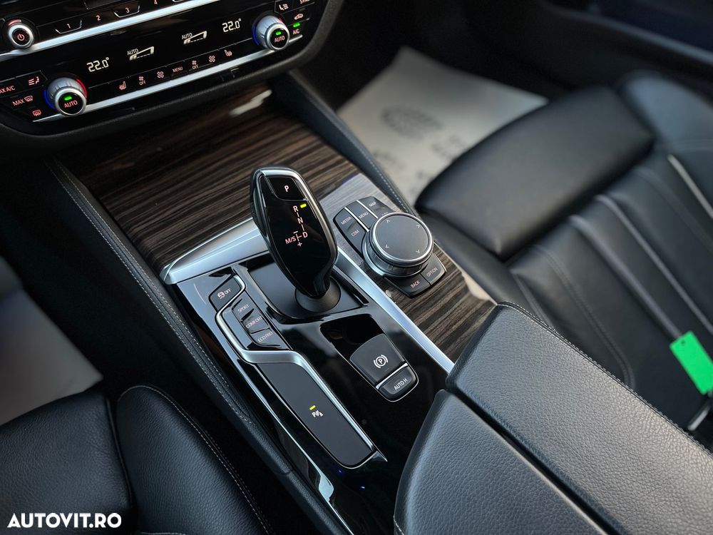BMW Seria 5 520d Touring Aut. Luxury Line - 11