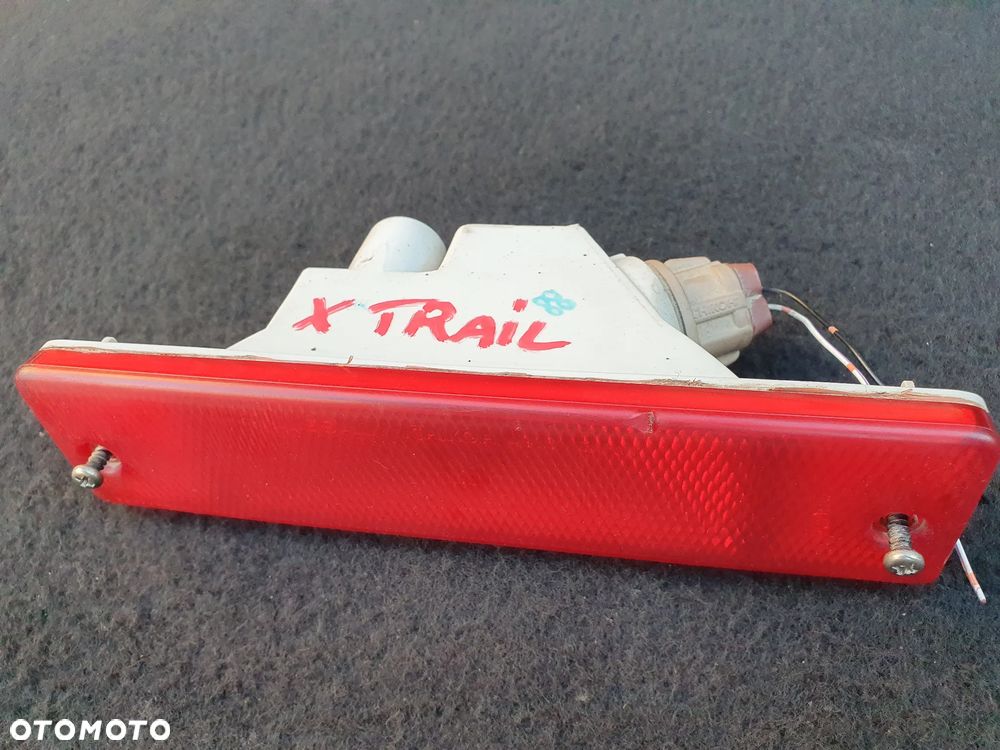 LAMPA PRZECIWMGIELNA TYŁ NISSAN X-TRAIL T30 - 2