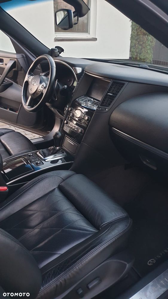 Infiniti FX - 8
