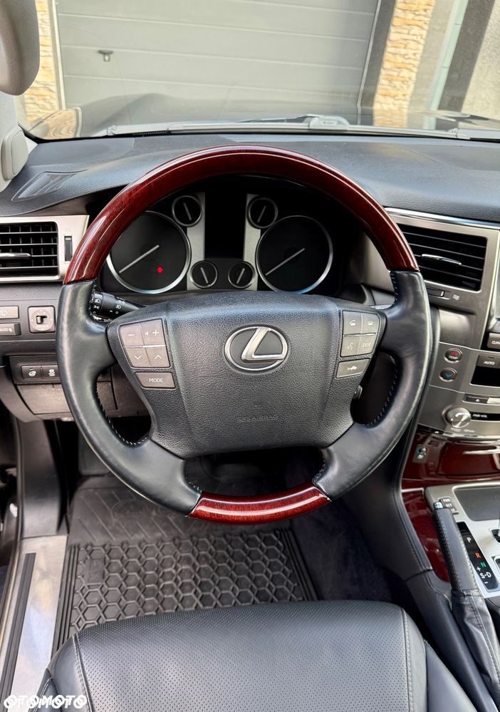 Lexus LX - 16