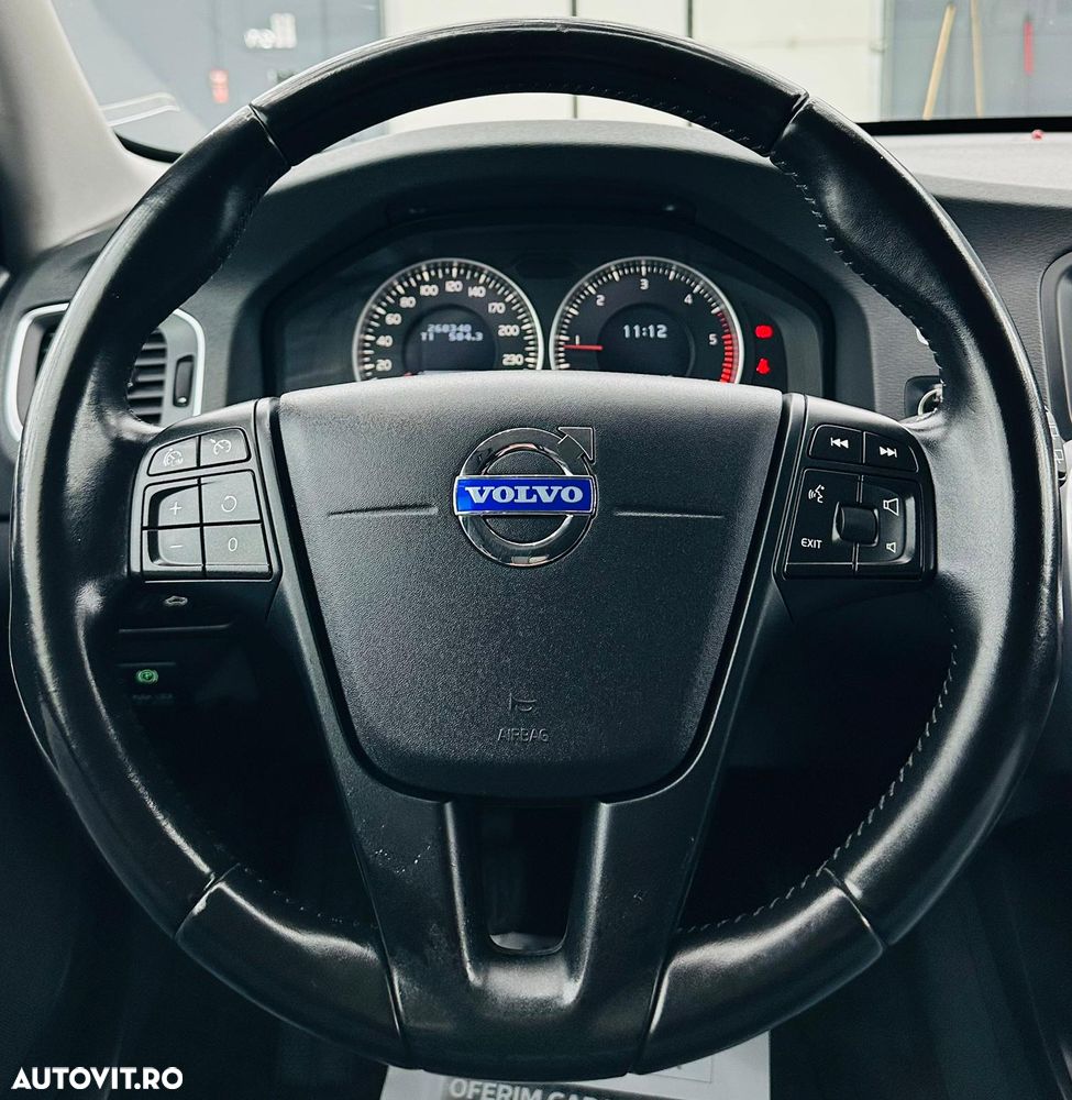 Volvo V60 D2 Momentum - 32